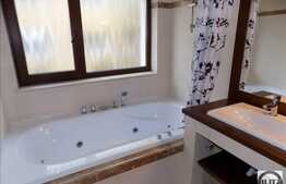 Apartament 3 camere, 75 mp, 25 mp terasa, A.C. parcare, zona strazii Trifoiului!