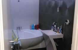 Vanzare mansarda inalta cu 2 camere, 42 mp, AC, zona Porii! Cu parcare!