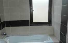 Apartament 4 camere, 105 mp, loc parcare, 2 garaje! Zona Tauti!