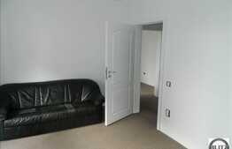 Apartament 4 camere, 105 mp, loc parcare, 2 garaje! Zona Tauti!