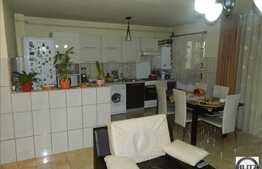 2 camere 58.8 mp utili, etaj intermediar, cu loc de parcare in zona Eroilor!