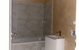 Apartament cu 2 camera 58 m2 ultrafinisate, cu terasa, etaj intermediar , langa Metro 