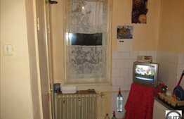 De vanzare 2 camere, 47 mp utili, balcon, zona Hotelului Royal!