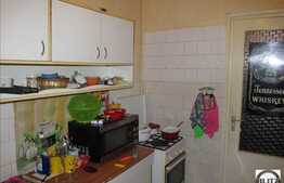 De vanzare 2 camere, 47 mp utili, balcon, zona Hotelului Royal!