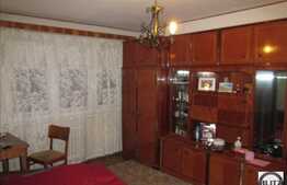 De vanzare 2 camere, 47 mp utili, balcon, zona Hotelului Royal!