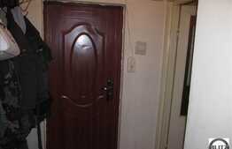 De vanzare 2 camere, 47 mp utili, balcon, zona Hotelului Royal!