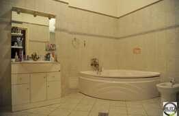 Vanzare 2 camere, decomandat, 113 mp, 1 loc de parcare, zona Piata Unirii!