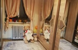 Apartament cu 3 camere, decomandat, balcon, zona Nora