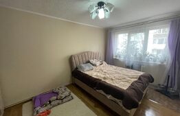 Apartament cu 3 camere, decomandat, balcon, zona Nora