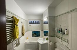 Apartament cu 3 camere, decomandat, balcon, zona Nora