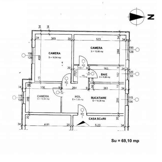 Apartament cu 3 camere, decomandat, balcon, zona Nora