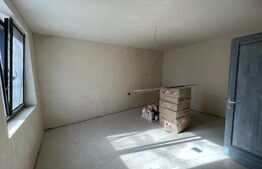 Apartament cu 3 camere in vila, semifinisat, terasa de 20 mp, parcare