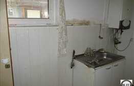 Apartament 1 camera, 25 mp utili, curte comuna, zona Farmec