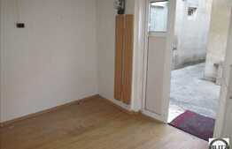 Apartament 1 camera, 25 mp utili, curte comuna, zona Farmec