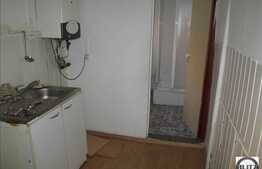 Apartament 1 camera, 25 mp utili, curte comuna, zona Farmec