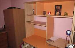 De vanzare 4 camere, decomandat, zona benzinariei Mol! Garaj!