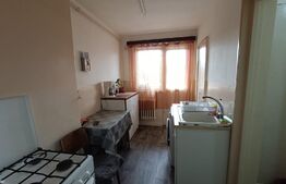 Apartament 3 camere semidecomandat, 69 mp, etaj intermediar, zona Hotel Royal!