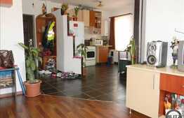 Vanzare 2 camere, etaj intermediar, zona Sesul de Sus, parcare inclusa