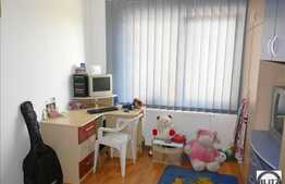 Vanzare 2 camere, etaj intermediar, zona Sesul de Sus, parcare inclusa