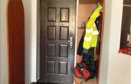 Vanzare 2 camere, etaj intermediar, zona Sesul de Sus, parcare inclusa