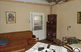 Apartament 3 camere 85.8 mp cu 220 mp gradina proprie,curte 81 mp!Zona Republici