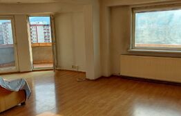 Apartament spatios, 4 camere, 93 mp, zona Garii, cu o terasa de 20mp.