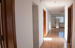Apartament spatios, 4 camere, 93 mp, zona Garii, cu o terasa de 20mp.