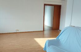 Apartament spatios, 4 camere, 93 mp, zona Garii, cu o terasa de 20mp.