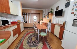 Apartament 2 camere, decomandat, 49mp, etaj intermediar, zona Str. Lunii
