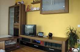 3 camere, 70 mp, complet mobilat si utilat din zona strazii Florilor! Parcare!