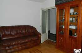 De vanzare 4 camere 79 mp, decomandat, zona Plopilor! Cu boxa pentru depozitare!