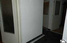 De vanzare 4 camere 79 mp, decomandat, zona Plopilor! Cu boxa pentru depozitare!