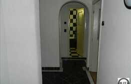 De vanzare 4 camere 79 mp, decomandat, zona Plopilor! Cu boxa pentru depozitare!