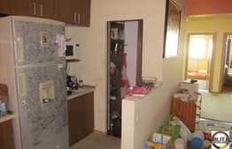 De vanzare 3 camere, etaj intermediar, loc de parcare, zona Florilor, A.C!