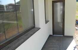 Apartament de vanzare, 3 camere, 76 mp, loc de parcare inclus, zona de interes