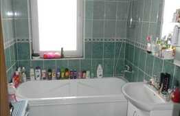 Vanzare 2 camere, 52 mp plus 3 balcoane, decomandat, zona strazii Eroilor!