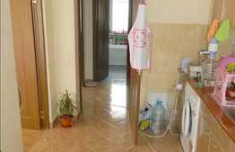 Vanzare 2 camere, 52 mp plus 3 balcoane, decomandat, zona strazii Eroilor!