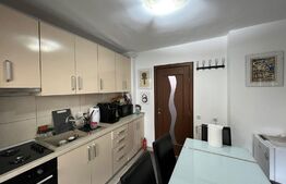 Apartament de 3 camere, decomandat, parcare, zona Hotel Paradis