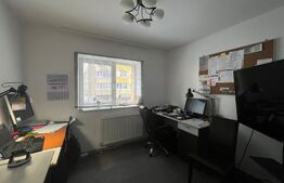 Apartament de 3 camere, decomandat, parcare, zona Hotel Paradis