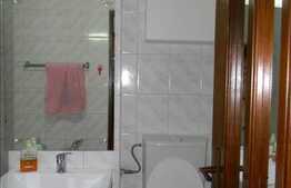 Apartament de vanzare, 2 camere, etaj intermediar, boxa, parcare, zona Peana!