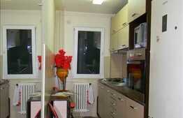 Apartament de vanzare, 2 camere, etaj intermediar, boxa, parcare, zona Peana!