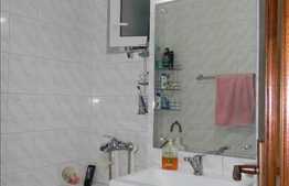 Apartament de vanzare, 2 camere, etaj intermediar, boxa, parcare, zona Peana!