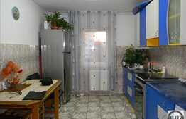 Apartament de vanzare, etaj intermediar, garaj, zona strazii Tasnad!