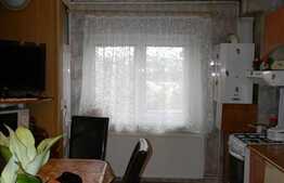 Apartament 3 camere, 72 mp, decomandat, balcon, zona podului Calvaria