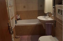 Apartament de 3 camere, 70mp, etaj 2/4, mobilat si utilat, parcare, boxa, zona Parang