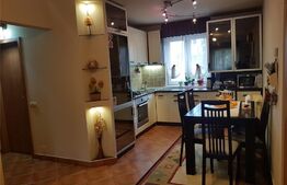 Apartament de 3 camere, 70mp, etaj 2/4, mobilat si utilat, parcare, boxa, zona Parang