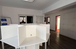 Spatiu de birouri in casa individuala, 300 mp, curte cu parcari, 3 intrari, in zona Intre Lacuri