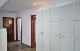 Spatiu de birouri in casa individuala, 300 mp, curte cu parcari, 3 intrari, in zona Intre Lacuri