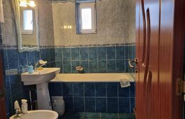 Spatiu de birouri in casa individuala, 300 mp, curte cu parcari, 3 intrari, in zona Intre Lacuri