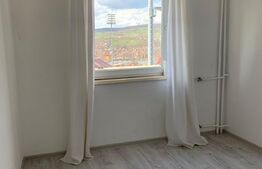 Garsoniera renovata, etaj intermediar, Gruia